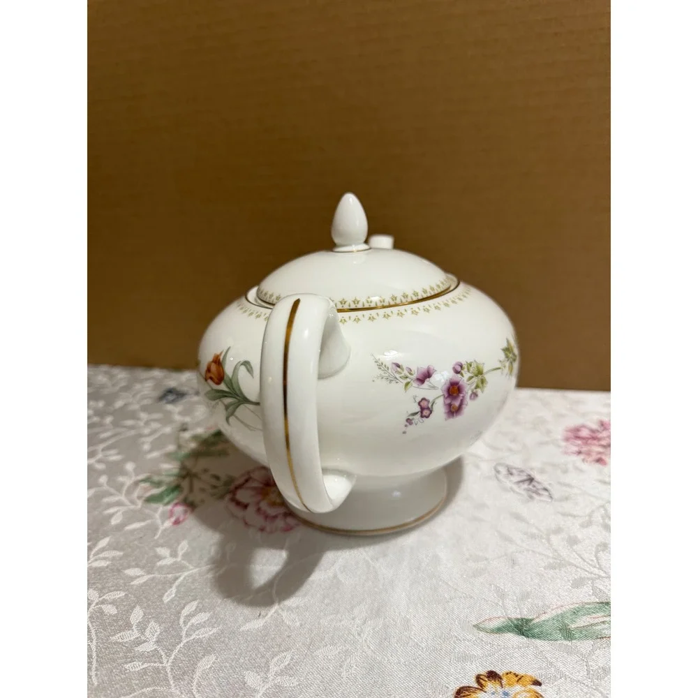 Wedgwood Mirabelle R4537 Bone China Teapot Floral Gold Trim Made in England